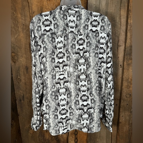 H&M Snakeskin Print Blouse - Size 8 - Picture 4 of 8